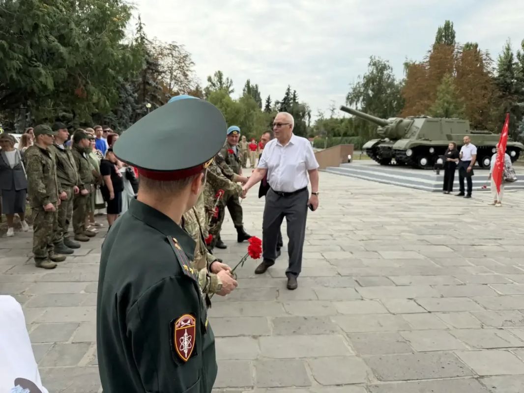 В Курчатове зажгли «Огонь Памяти» В Курчатове зажгли «Огонь Памяти»