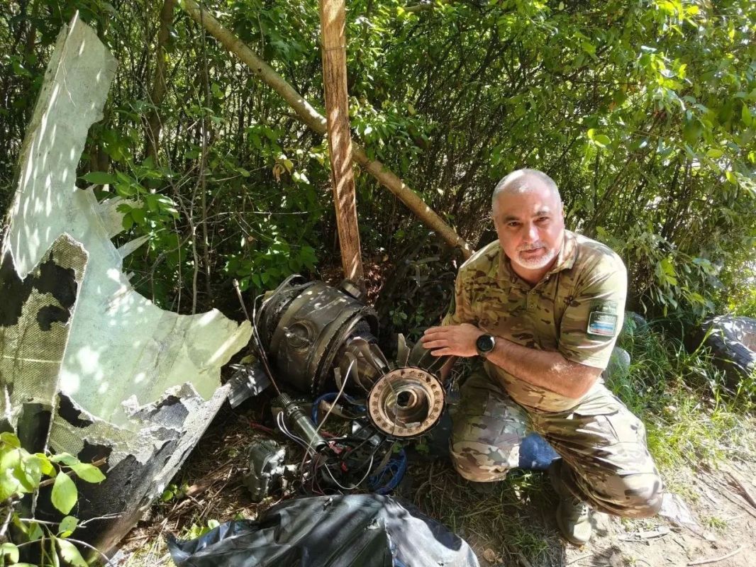Ну, во-первых, это красиво: добровольцы из "Барса" сбили "Фламинго" из пулемета Ну, во-первых, это красиво: добровольцы из "Барса" сбили "Фламинго" из пулемета