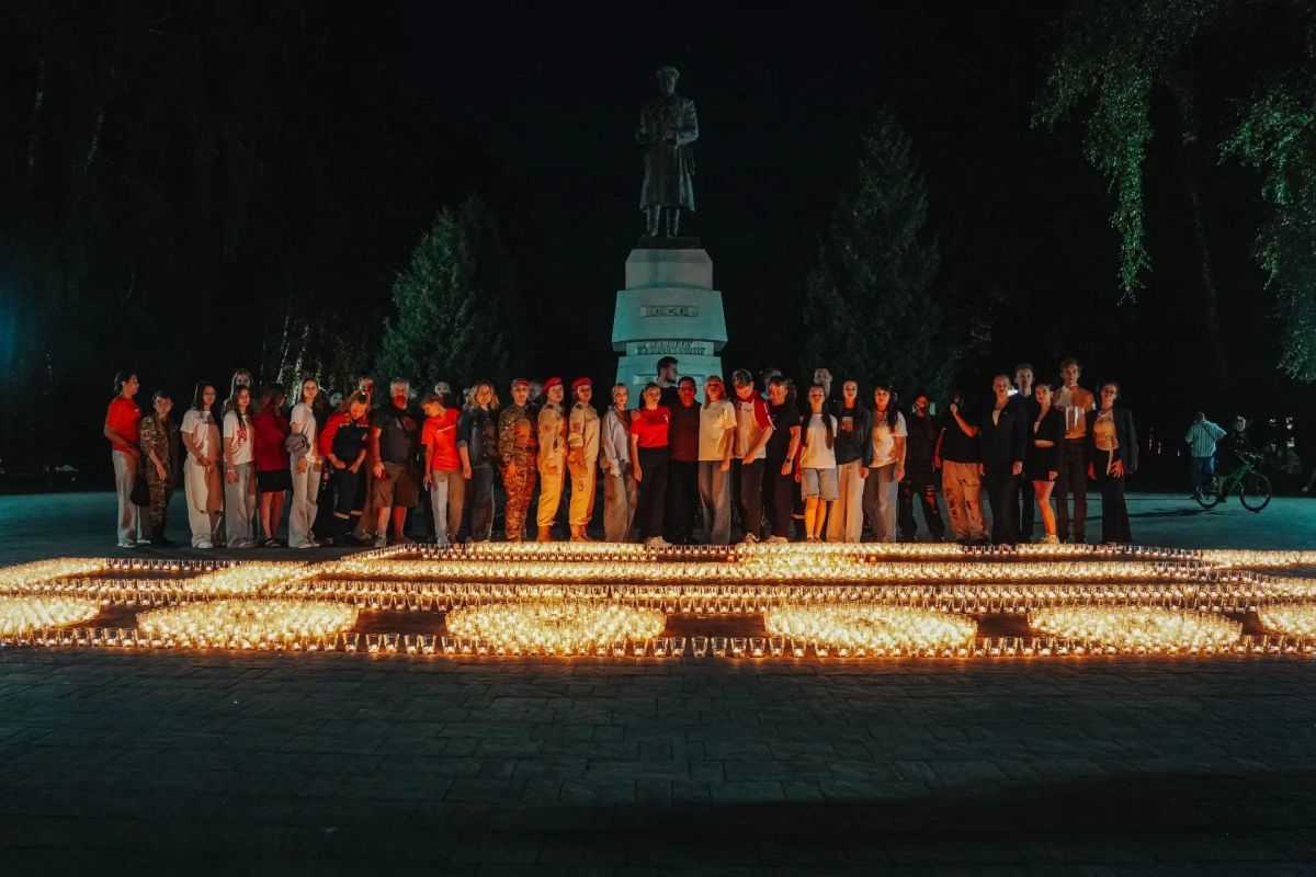В Курске в парке имени Рокоссовского состоялась патриотическая акция «Огненные картины», приуроченная к 83-й годовщине Победы в Курской битве В Курске в парке имени Рокоссовского состоялась патриотическая акция «Огненные картины», приуроченная к 83-й годовщине Победы в Курской битве