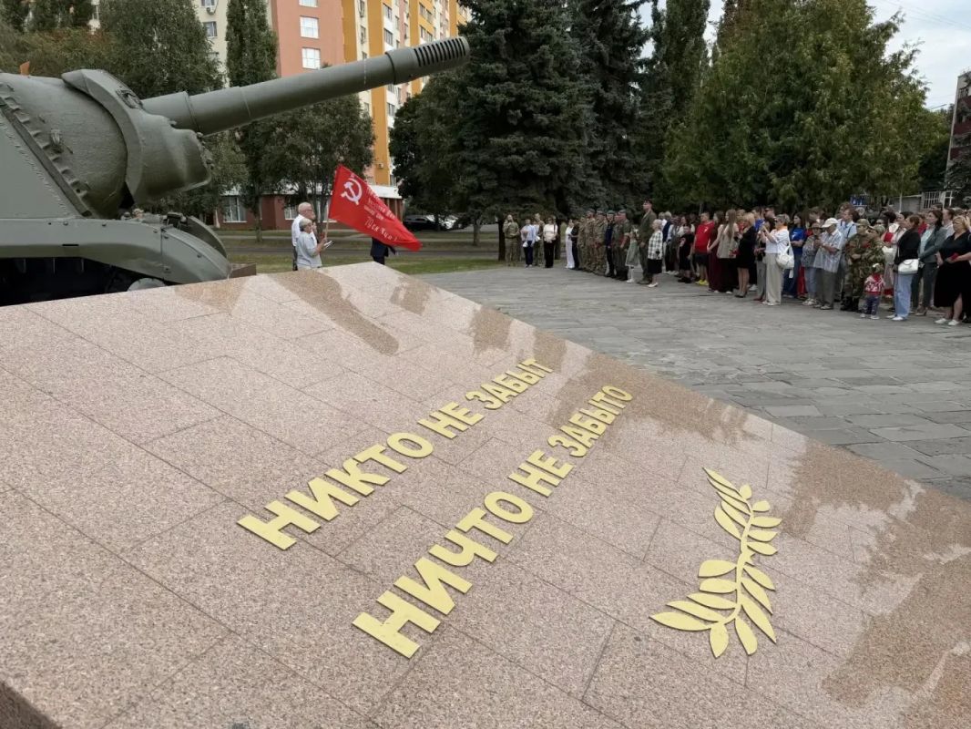 В Курчатове зажгли «Огонь Памяти» В Курчатове зажгли «Огонь Памяти»