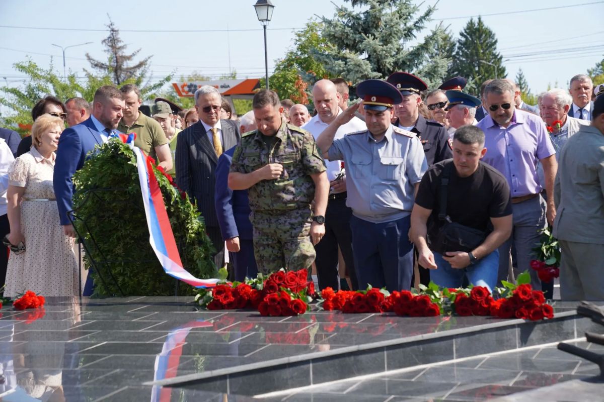Руководство и личный состав УФСИН России по Курской области приняли участие в мероприятии в честь 83-й годовщины Победы в Курской битве Руководство и личный состав УФСИН России по Курской области приняли участие в мероприятии в честь 83-й годовщины Победы в Курской битве