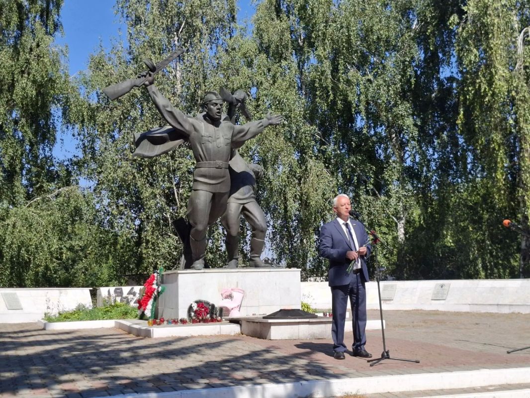 Сегодня в городе Щигры состоялся торжественный митинг, посвящённый 83й годовщине Победы в Курской битве - одного из ключевых сражений Великой Отечественной войны Сегодня в городе Щигры состоялся торжественный митинг, посвящённый 83й годовщине Победы в Курской битве - одного из ключевых сражений Великой Отечественной войны