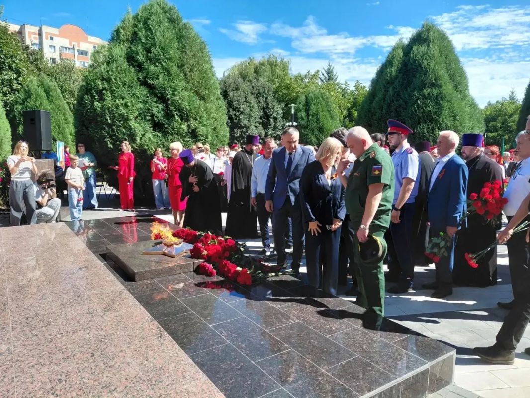 В Железногорске в сквере Воинской славы зажгли Огонь Памяти В Железногорске в сквере Воинской славы зажгли Огонь Памяти