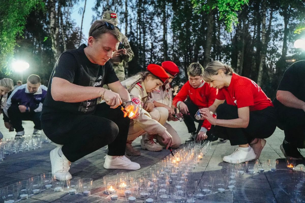 В Курске в парке имени Рокоссовского состоялась патриотическая акция «Огненные картины», приуроченная к 83-й годовщине Победы в Курской битве В Курске в парке имени Рокоссовского состоялась патриотическая акция «Огненные картины», приуроченная к 83-й годовщине Победы в Курской битве