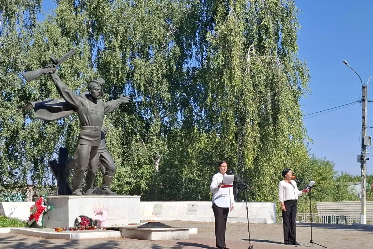 Сегодня в городе Щигры состоялся торжественный митинг, посвящённый 83й годовщине Победы в Курской битве - одного из ключевых сражений Великой Отечественной войны Сегодня в городе Щигры состоялся торжественный митинг, посвящённый 83й годовщине Победы в Курской битве - одного из ключевых сражений Великой Отечественной войны