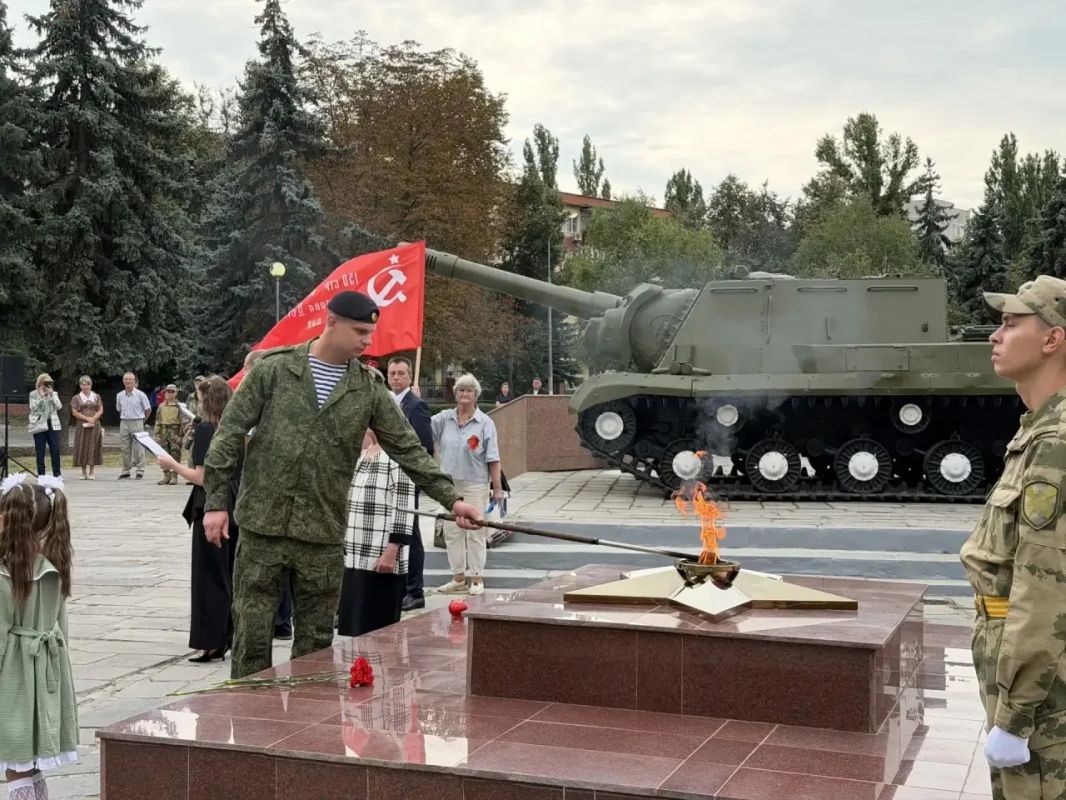 В Курчатове зажгли «Огонь Памяти» В Курчатове зажгли «Огонь Памяти»