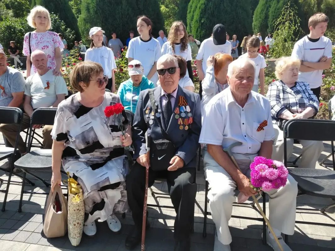 В Железногорске в сквере Воинской славы зажгли Огонь Памяти В Железногорске в сквере Воинской славы зажгли Огонь Памяти