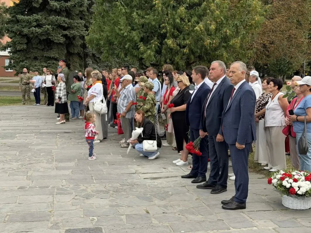 В Курчатове зажгли «Огонь Памяти» В Курчатове зажгли «Огонь Памяти»