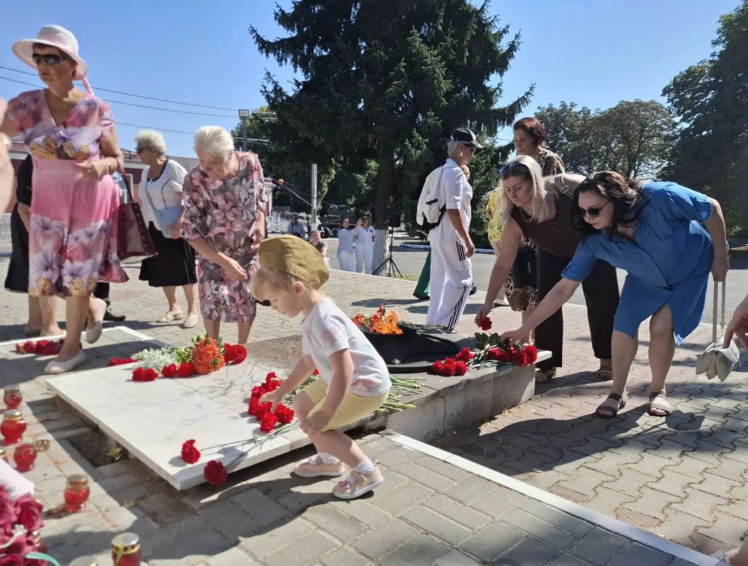 Сегодня в городе Щигры состоялся торжественный митинг, посвящённый 83й годовщине Победы в Курской битве - одного из ключевых сражений Великой Отечественной войны Сегодня в городе Щигры состоялся торжественный митинг, посвящённый 83й годовщине Победы в Курской битве - одного из ключевых сражений Великой Отечественной войны