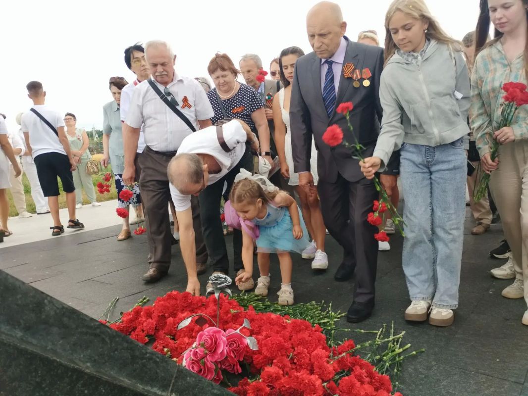 На мемориальном комплексе «Курская битва» в Понырях прошл концерт На мемориальном комплексе «Курская битва» в Понырях прошл концерт