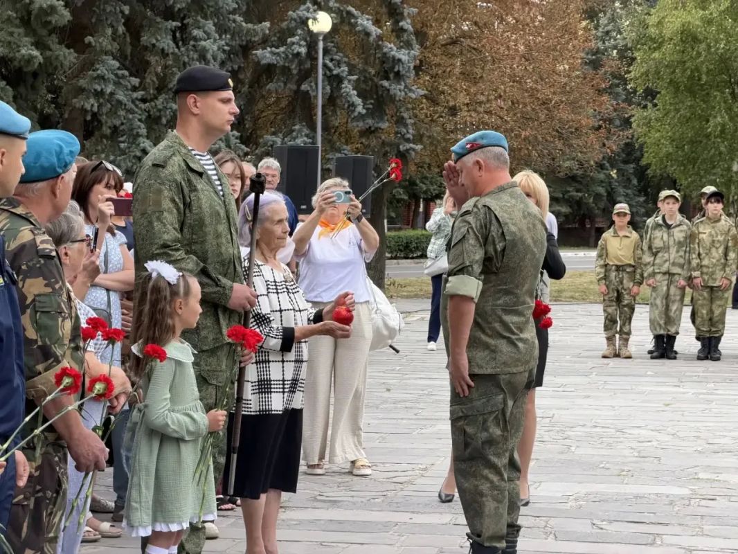 В Курчатове зажгли «Огонь Памяти» В Курчатове зажгли «Огонь Памяти»