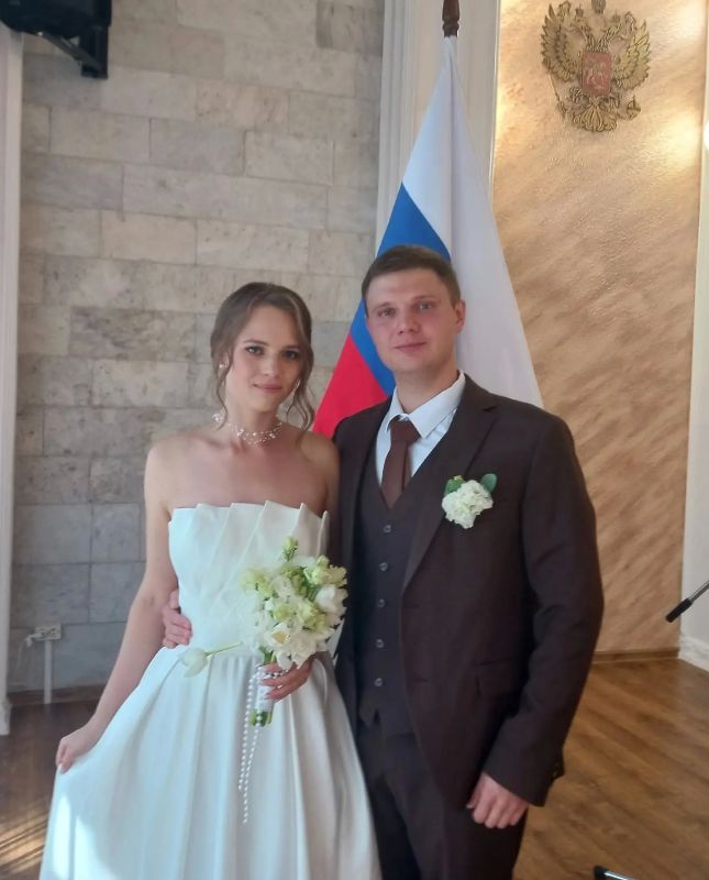 В минувшие выходные в День Государственного флага России в железногорском ЗАГСе было по-настоящему жарко! В минувшие выходные в День Государственного флага России в железногорском ЗАГСе было по-настоящему жарко!