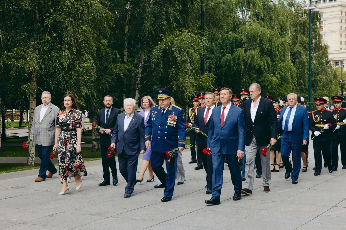 В Москве состоялись памятные мероприятия, посвященные 83-й годовщине победы советских войск в Курской битве В Москве состоялись памятные мероприятия, посвященные 83-й годовщине победы советских войск в Курской битве