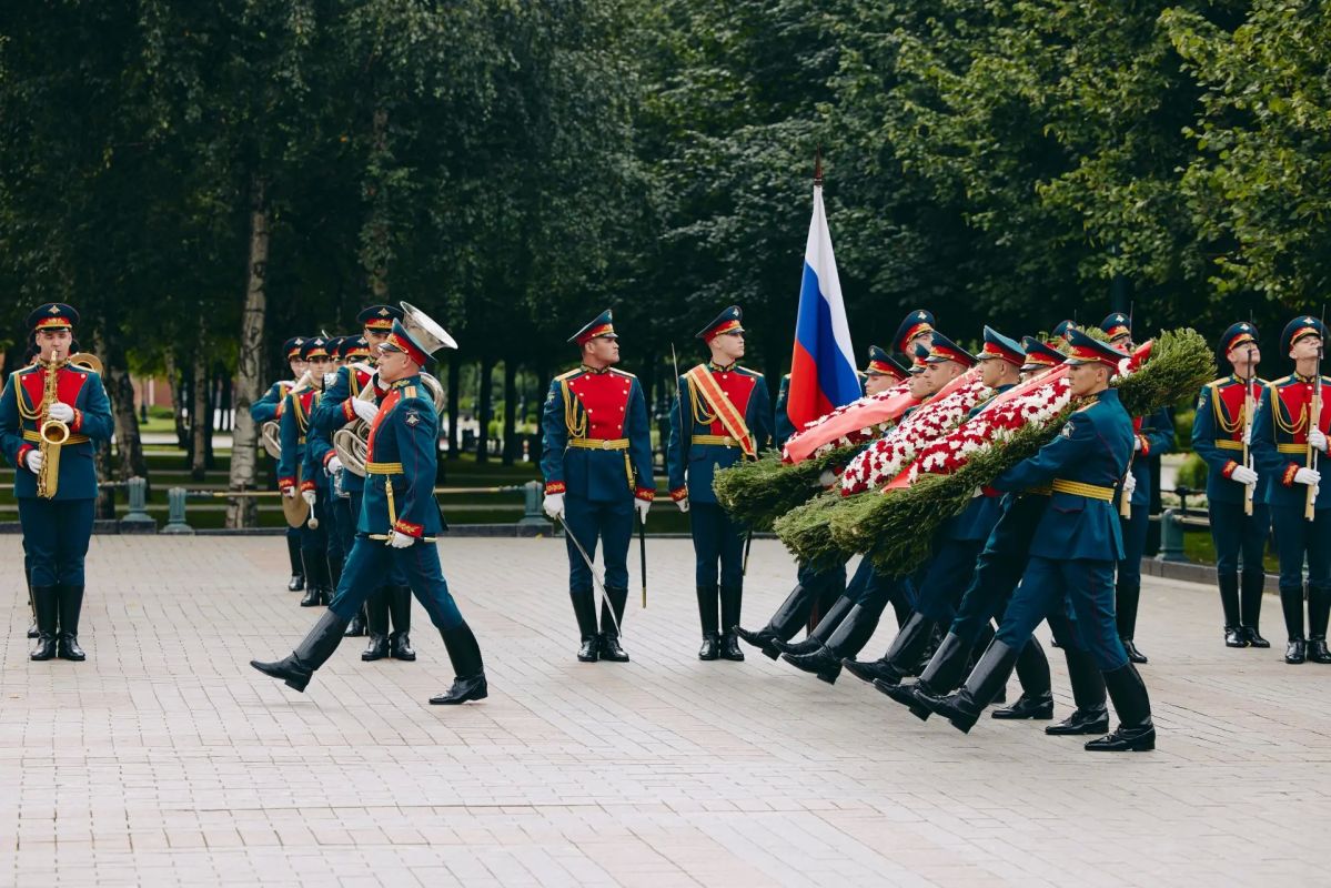 В Москве состоялись памятные мероприятия, посвященные 83-й годовщине победы советских войск в Курской битве В Москве состоялись памятные мероприятия, посвященные 83-й годовщине победы советских войск в Курской битве