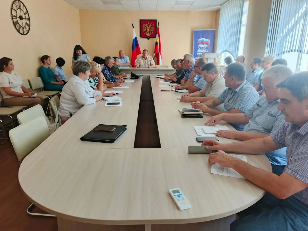 В зале заседаний Администрации Фатежского района состоялось совместное заседание антитеррористической комиссии, КЧС и ОПБ Фатежского района В зале заседаний Администрации Фатежского района состоялось совместное заседание антитеррористической комиссии, КЧС и ОПБ Фатежского района