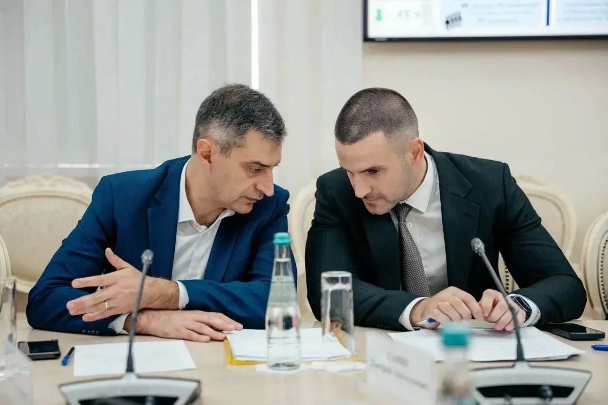 Сегодня состоялось заседание Правительства Курской области под руководством губернатора Курской области Александра Евсеевича Хинштейна Сегодня состоялось заседание Правительства Курской области под руководством губернатора Курской области Александра Евсеевича Хинштейна