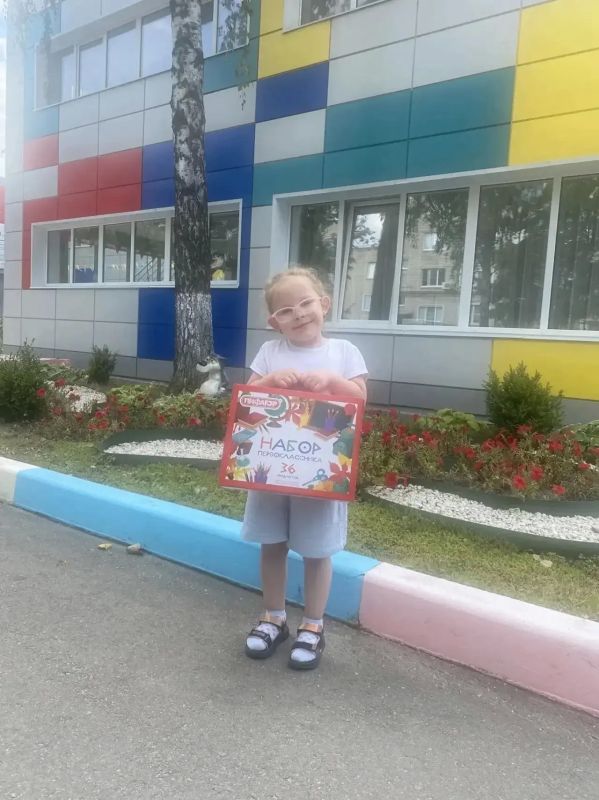 Детям-первоклассникам членов Профсоюза выдали наборы с канцелярскими принадлежностями Детям-первоклассникам членов Профсоюза выдали наборы с канцелярскими принадлежностями
