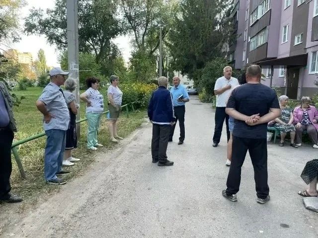 #ВстречиДепутатов. Решать проблемы нужно вместе Так считает депутат Курского городского Собрания Дмитрий Лепшеев, основываясь на своём опыте работы с людьми #ВстречиДепутатов. Решать проблемы нужно вместе Так считает депутат Курского городского Собрания Дмитрий Лепшеев, основываясь на своём опыте работы с людьми