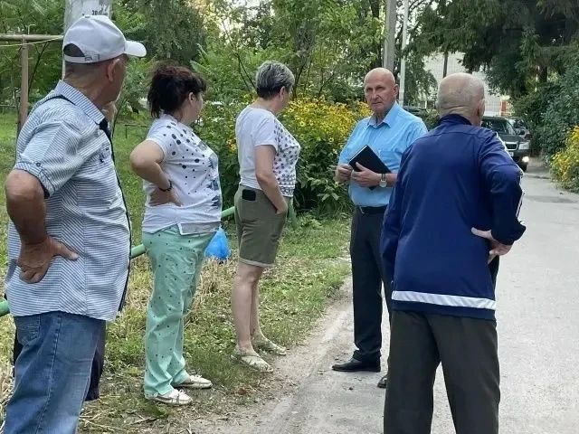 #ВстречиДепутатов. Решать проблемы нужно вместе Так считает депутат Курского городского Собрания Дмитрий Лепшеев, основываясь на своём опыте работы с людьми #ВстречиДепутатов. Решать проблемы нужно вместе Так считает депутат Курского городского Собрания Дмитрий Лепшеев, основываясь на своём опыте работы с людьми