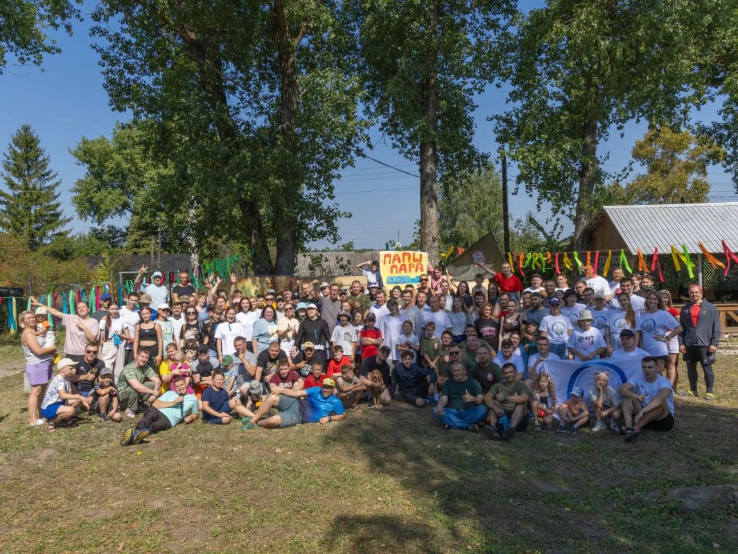Два дня без кабинетов и должностей — зато с гитарой, палатками и отличной компанией! Два дня без кабинетов и должностей — зато с гитарой, палатками и отличной компанией!