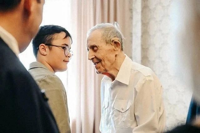Партийцы навестили участника Курской битвы Партийцы навестили участника Курской битвы