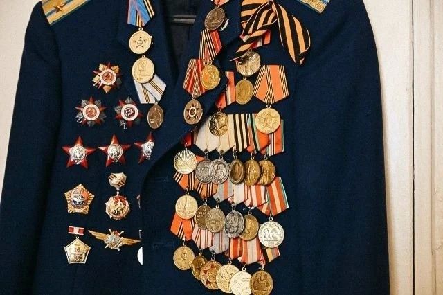 Партийцы навестили участника Курской битвы Партийцы навестили участника Курской битвы