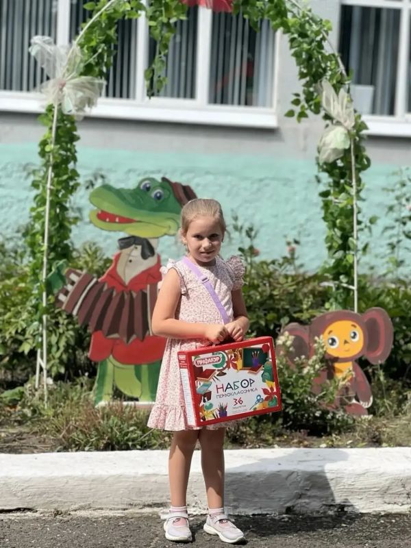 Детям-первоклассникам членов Профсоюза выдали наборы с канцелярскими принадлежностями Детям-первоклассникам членов Профсоюза выдали наборы с канцелярскими принадлежностями