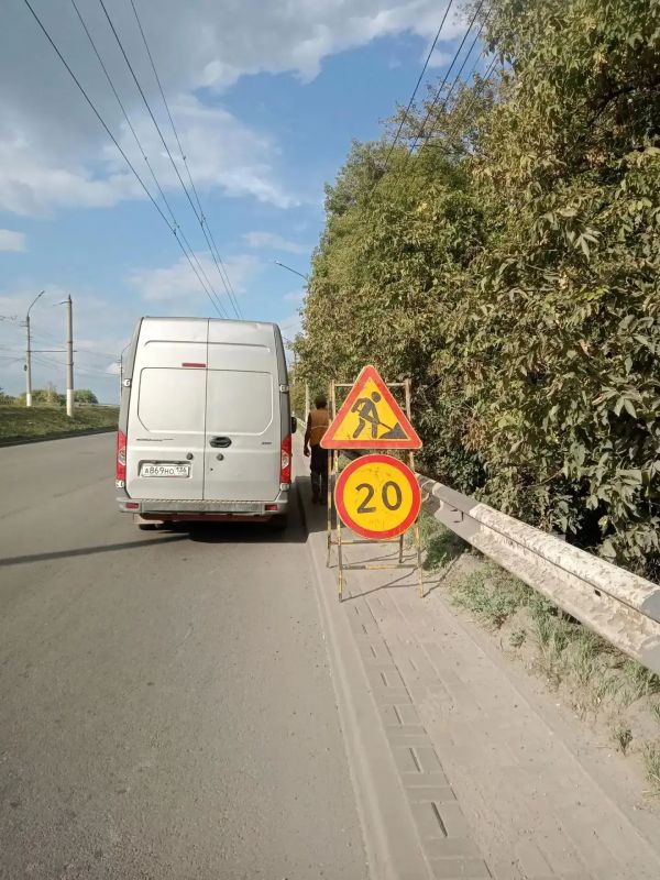 В Курске восстановили сбитые водителями дорожные знаки в Магистральном проезде