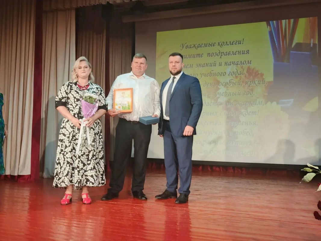 Сегодня в Фатежского РДНТ состоялась августовская педагогическая конференция, посвященная началу нового учебного года Сегодня в Фатежского РДНТ состоялась августовская педагогическая конференция, посвященная началу нового учебного года