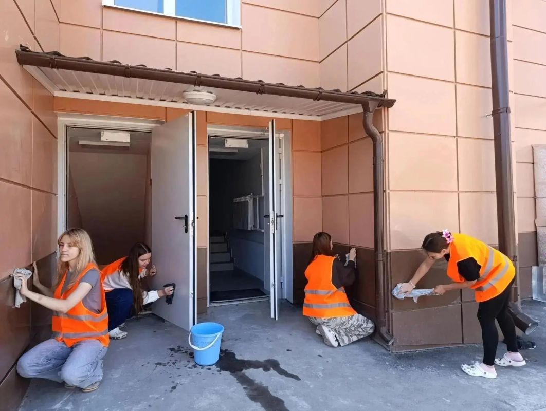 На летних каникулах 170 юных курян работают в трудовых бригадах городских школ На летних каникулах 170 юных курян работают в трудовых бригадах городских школ