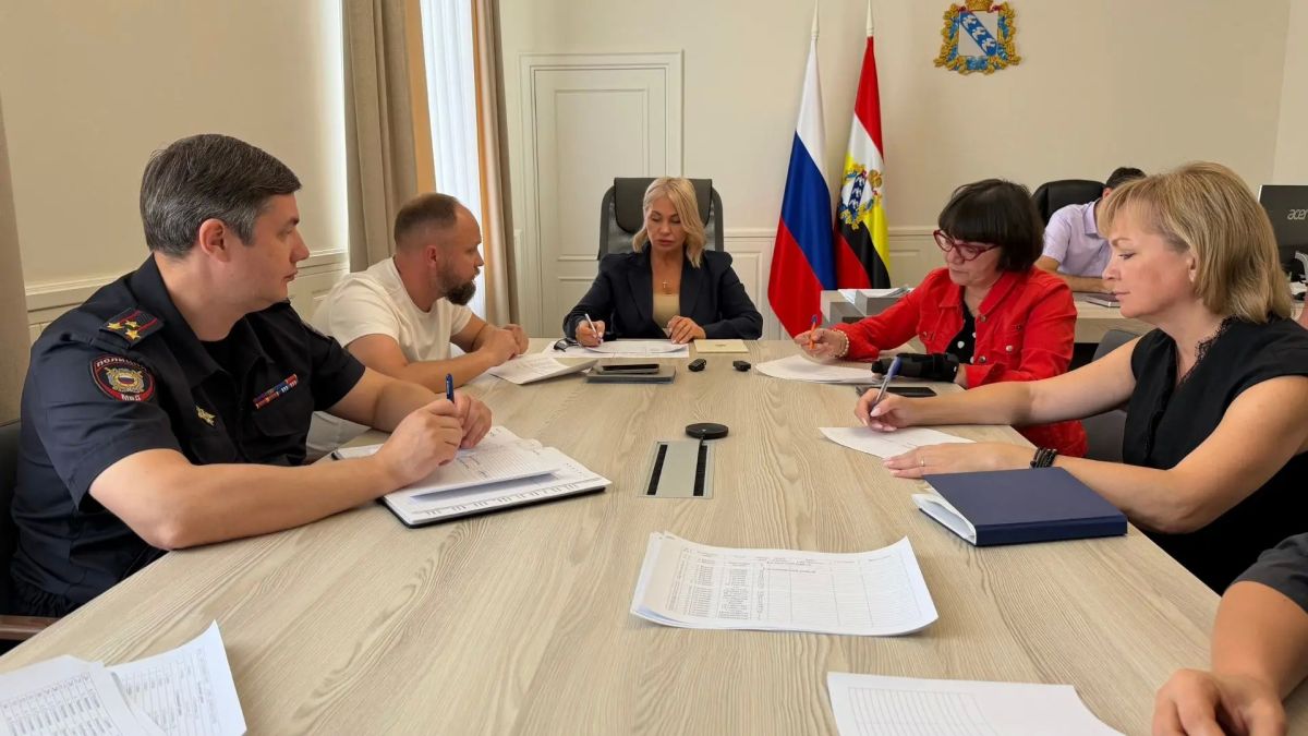 В Доме Советов прошло очередное заседание рабочей группы по дистанционному обследованию жилых домов в приграничье с использованием видеоматериалов Минобороны РФ. В ее состав входят заместитель губернатора Курской области...