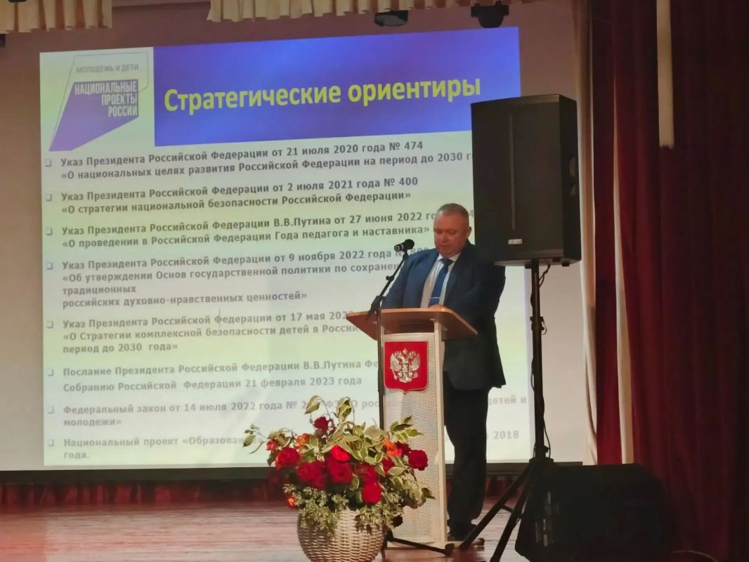 Сегодня в Фатежского РДНТ состоялась августовская педагогическая конференция, посвященная началу нового учебного года Сегодня в Фатежского РДНТ состоялась августовская педагогическая конференция, посвященная началу нового учебного года