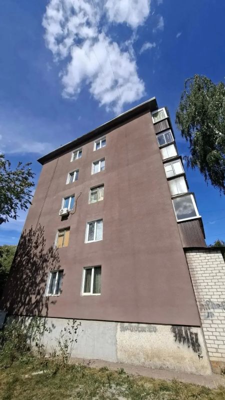 Подрядная организация продолжает капитальный ремонт фасада МКД по адресу: г. Курск, ул. Менделеева, д.63А.Выполнены работы по ремонту межпанельных швов, утеплению и оштукатуриванию торцевых стен.В настоящее время... Подрядная организация продолжает капитальный ремонт фасада МКД по адресу: г. Курск, ул. Менделеева, д.63А.Выполнены работы по ремонту межпанельных швов, утеплению и оштукатуриванию торцевых стен.В настоящее время...