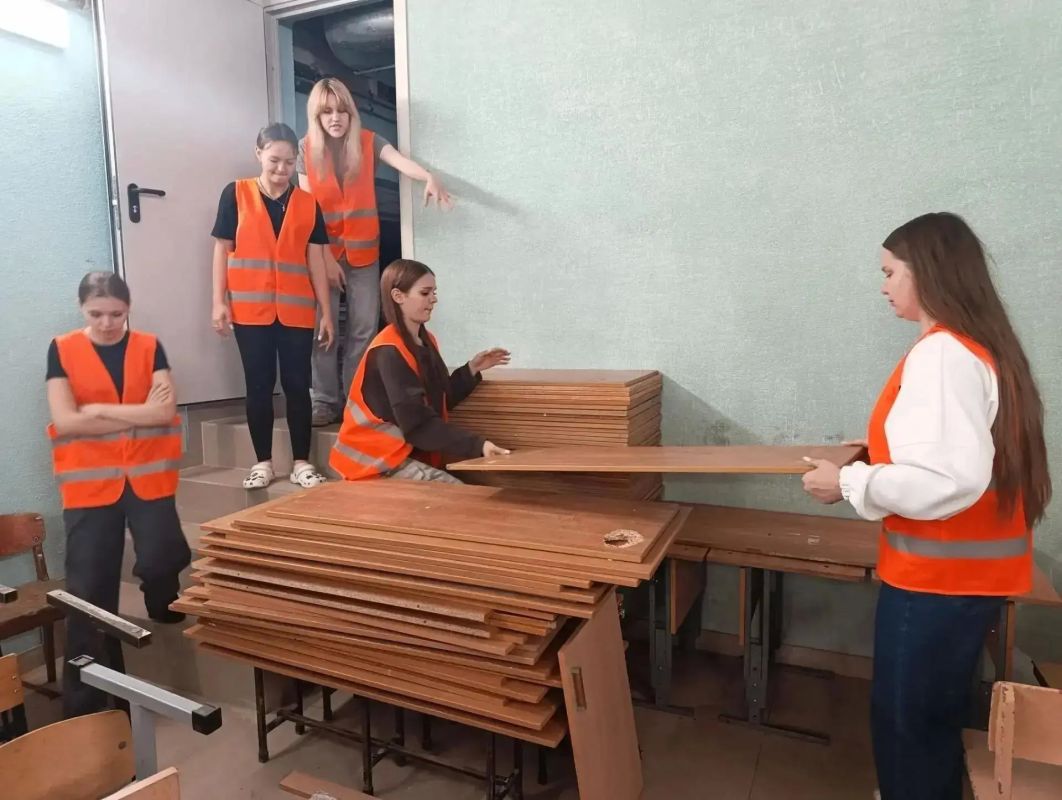 На летних каникулах 170 юных курян работают в трудовых бригадах городских школ На летних каникулах 170 юных курян работают в трудовых бригадах городских школ