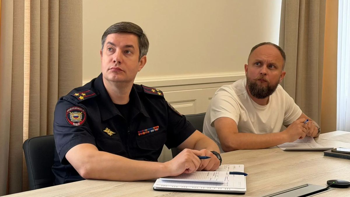 В Доме Советов прошло очередное заседание рабочей группы по дистанционному обследованию жилых домов в приграничье с использованием видеоматериалов Минобороны РФ. В ее состав входят заместитель губернатора Курской области... В Доме Советов прошло очередное заседание рабочей группы по дистанционному обследованию жилых домов в приграничье с использованием видеоматериалов Минобороны РФ. В ее состав входят заместитель губернатора Курской области...