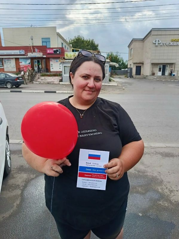 В преддверии Дня Государственного флага Российской Федерации обучающиеся отделения изобразительного искусства и декоративноприкладного творчества Фатежской детской школы искусств провели просветительскую акцию В преддверии Дня Государственного флага Российской Федерации обучающиеся отделения изобразительного искусства и декоративноприкладного творчества Фатежской детской школы искусств провели просветительскую акцию