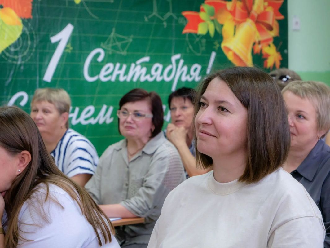 Алексей Клемешов: Сегодня посетил свою родную школу, сейчас она гордо именуется — Муниципальное бюджетное общеобразовательное учреждение «Средняя общеобразовательная школа №2 г. Льгова имени 810 отдельной гвардейской ордена... Алексей Клемешов: Сегодня посетил свою родную школу, сейчас она гордо именуется — Муниципальное бюджетное общеобразовательное учреждение «Средняя общеобразовательная школа №2 г. Льгова имени 810 отдельной гвардейской ордена...