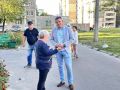 #ВстречиДепутатов. Железногорцы обсудили с партийцем, как улучшить дворы многоэтажек Депутат Курской облдумы Владимир Стефанович встретился в Железногорске с жителями домов 84 и 86 на улице Ленина