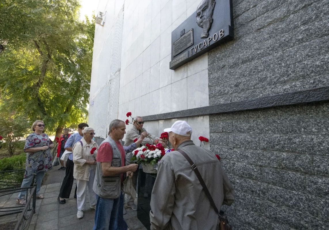 В Курчатове прошел памятный митинг, посвященный 89-й годовщине со дня рождения Владимира Ивановича Гусарова В Курчатове прошел памятный митинг, посвященный 89-й годовщине со дня рождения Владимира Ивановича Гусарова