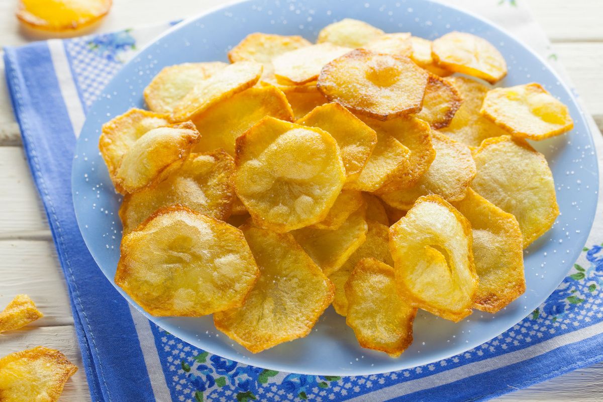Как приготовить здоровые чипсы для школьников: рецепты на любой вкус