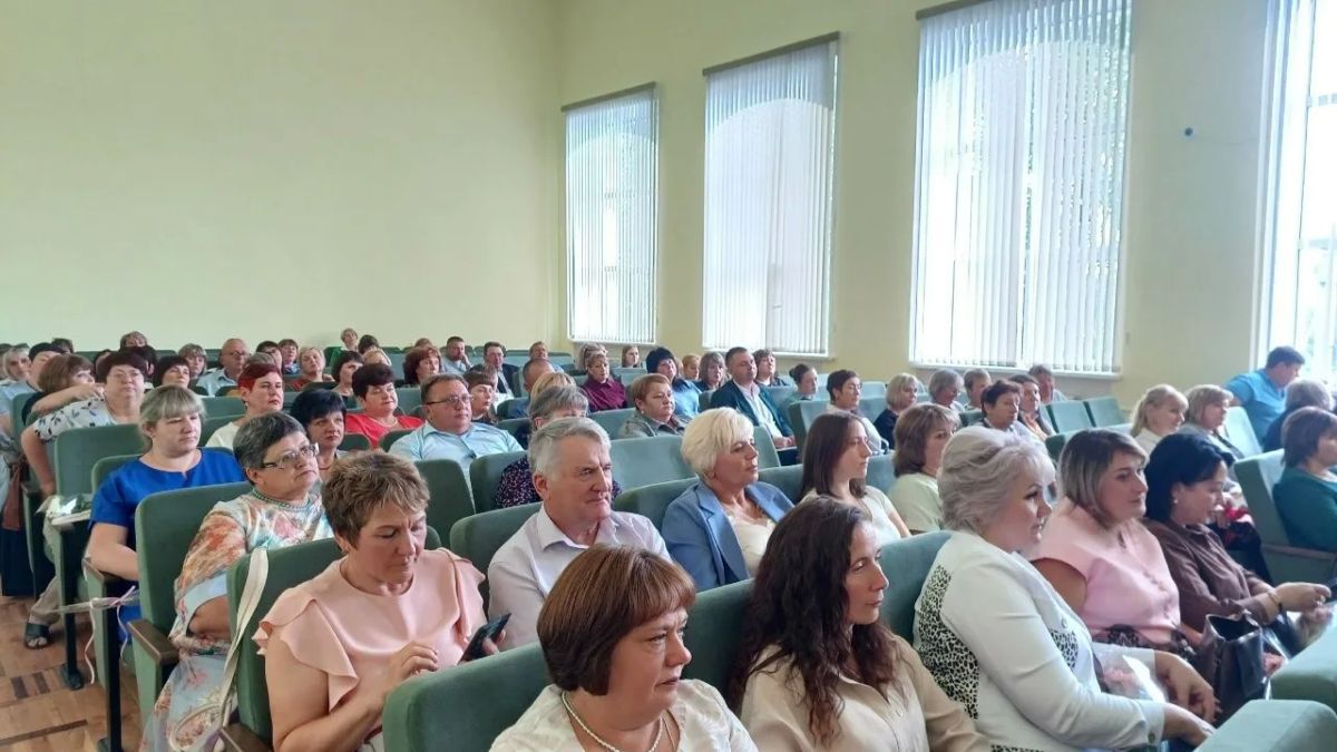 В преддверии нового учебного года в администрации Мантуровского района прошла ежегодная конференция педагогов В преддверии нового учебного года в администрации Мантуровского района прошла ежегодная конференция педагогов