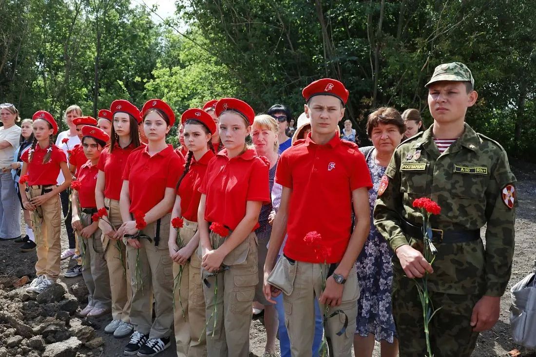 В Солнцевском районе перезахоронили останки 63 мирных жителей, погибших в годы войны В Солнцевском районе перезахоронили останки 63 мирных жителей, погибших в годы войны