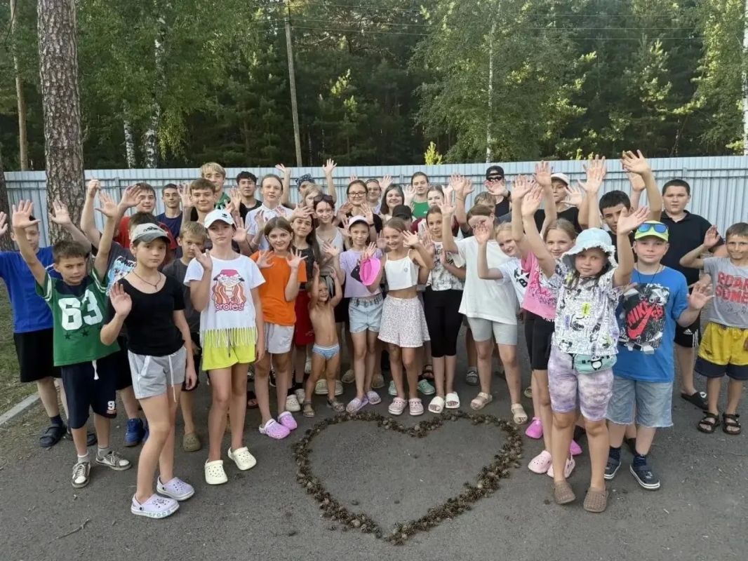 Под Пензой в спортивно-оздоровительном лагере «Меридиан» завершилась смена «Дружба народов – сила команды», участниками которой стали 234 юных спортсмена из разных районов Курской области и 10 тренеров Под Пензой в спортивно-оздоровительном лагере «Меридиан» завершилась смена «Дружба народов – сила команды», участниками которой стали 234 юных спортсмена из разных районов Курской области и 10 тренеров