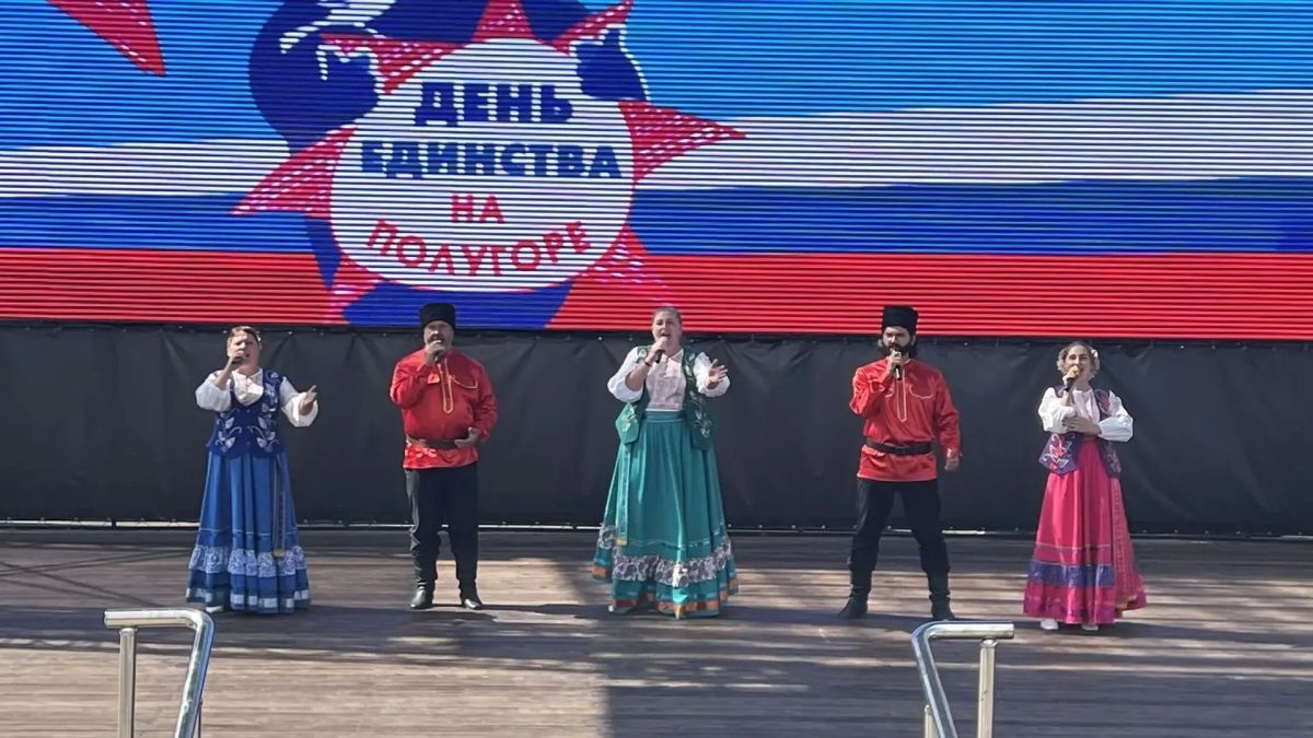 ДЕНЬ ЕДИНСТВА НА ПОЛУГОРЕ. 22 августа в городе Курске прошел патриотический митинг-концерт "День Единства на ПолуГоре, посвященный Дню Государственного Флага России