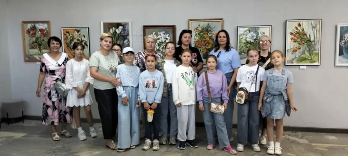 Юные художники Дворца пионеров посетили персональную выставку Веры Мазаевой «Мой мир» Юные художники Дворца пионеров посетили персональную выставку Веры Мазаевой «Мой мир»