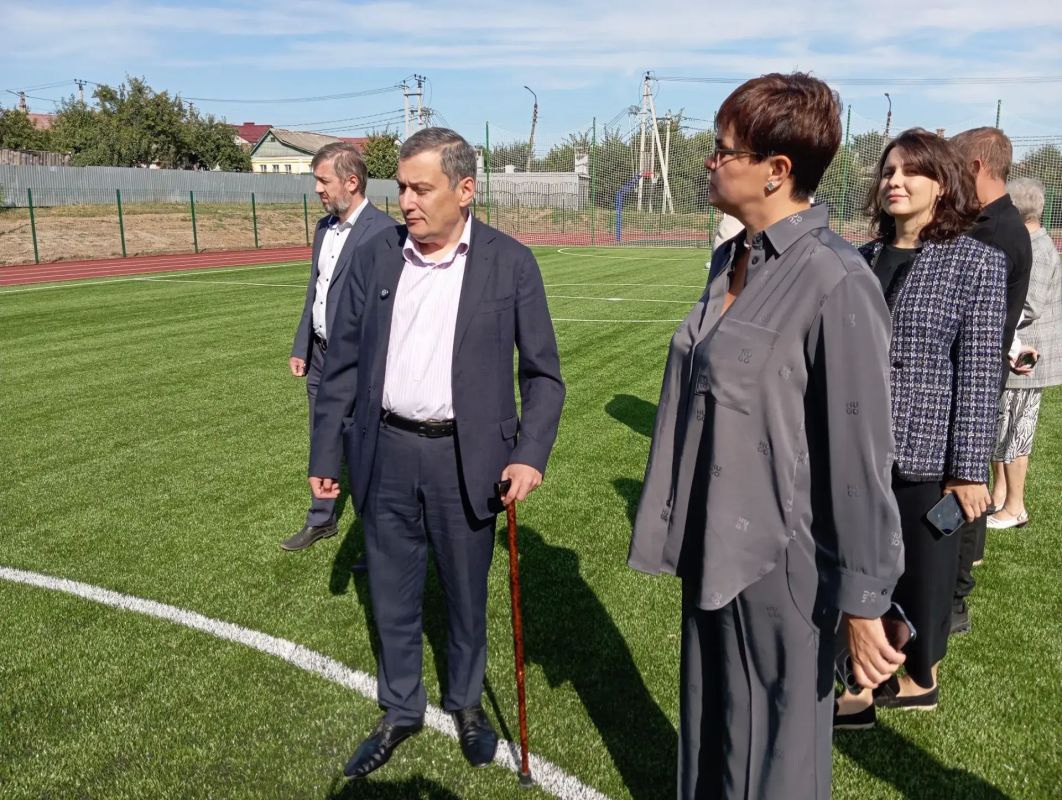 В Курской области до конца года откроют 10 пришкольных стадионов В Курской области до конца года откроют 10 пришкольных стадионов