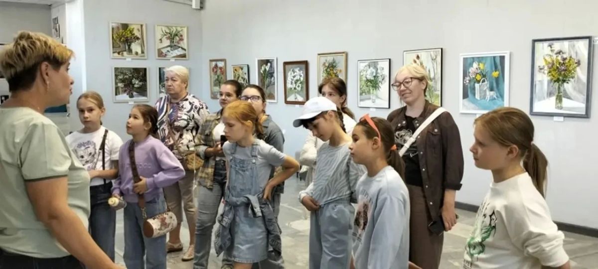 Юные художники Дворца пионеров посетили персональную выставку Веры Мазаевой «Мой мир» Юные художники Дворца пионеров посетили персональную выставку Веры Мазаевой «Мой мир»