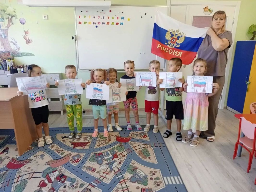 Ежегодно 22 августа в России отмечается День Государственного флага Российской Федерации Ежегодно 22 августа в России отмечается День Государственного флага Российской Федерации