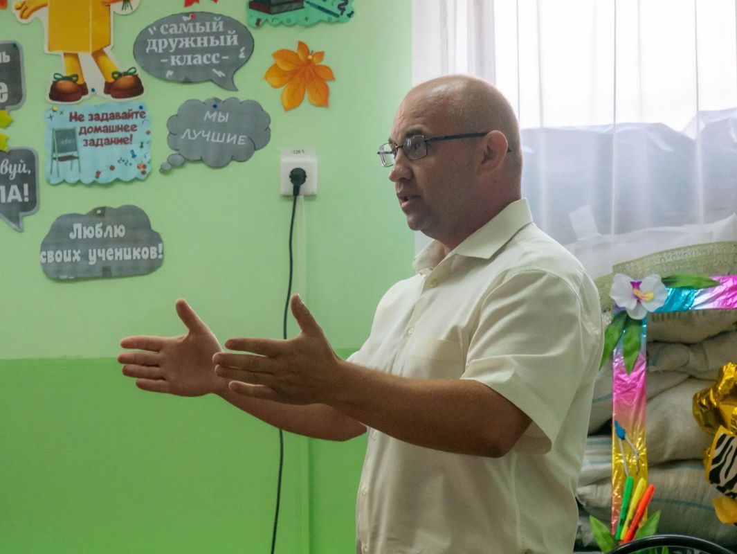 Алексей Клемешов: Сегодня посетил свою родную школу, сейчас она гордо именуется — Муниципальное бюджетное общеобразовательное учреждение «Средняя общеобразовательная школа №2 г. Льгова имени 810 отдельной гвардейской ордена... Алексей Клемешов: Сегодня посетил свою родную школу, сейчас она гордо именуется — Муниципальное бюджетное общеобразовательное учреждение «Средняя общеобразовательная школа №2 г. Льгова имени 810 отдельной гвардейской ордена...