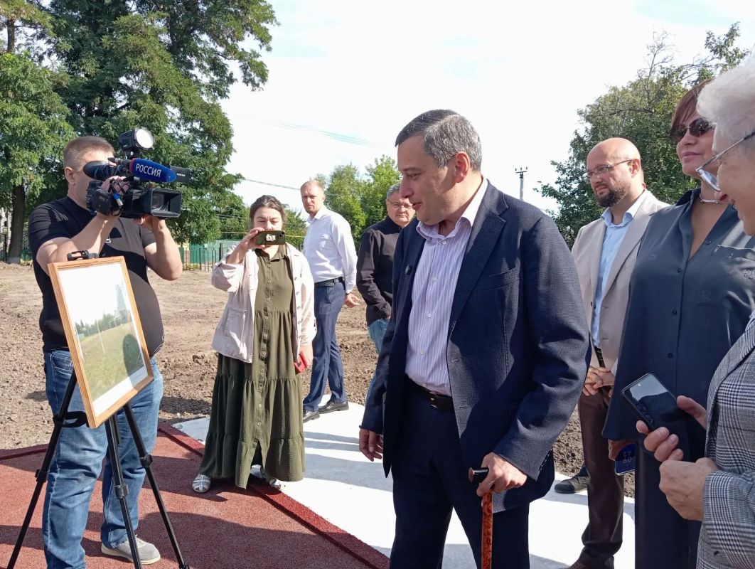 В Курской области до конца года откроют 10 пришкольных стадионов В Курской области до конца года откроют 10 пришкольных стадионов
